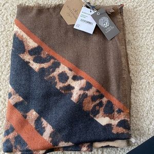 New Vince Camuto chevron print leopard scarf